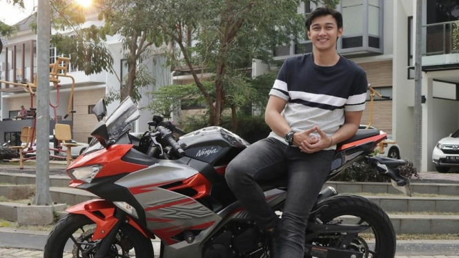 Caesar Hito dengan Kawasaki Ninja 250 SE