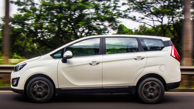 Mahindra Marazzo - Pesaing Avanza