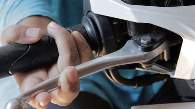 Pegang Setang Motor Terbalik