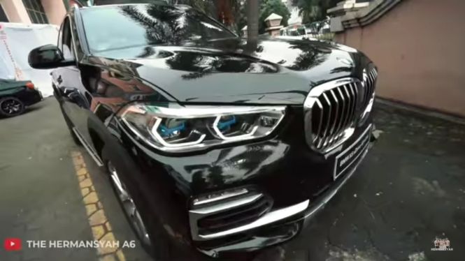 BMW X5 dari Aurel untuk Ashanty
