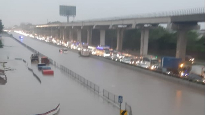 Banjir di Tol