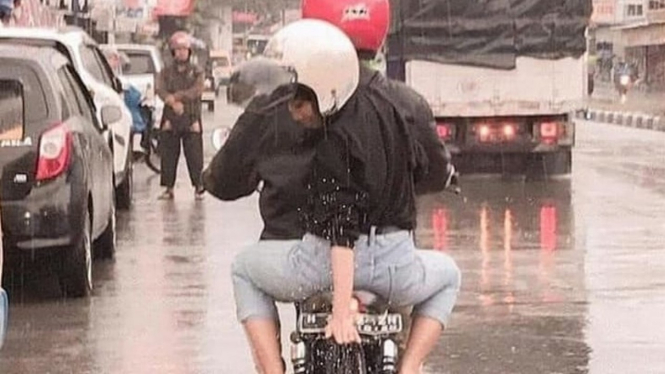 Dibonceng Motor Kustom