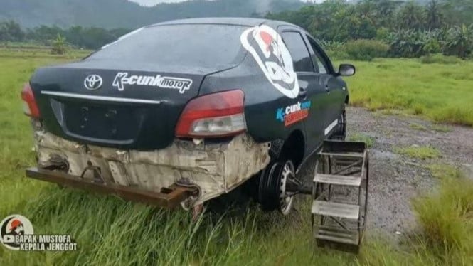 Vios bajak sawah cuma ada di Indonesia