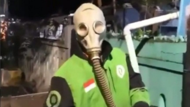 Driver Ojol Pakai Masker Antiradiasi