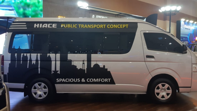 Toyota Hiace modifikasi di GIICOMVEC