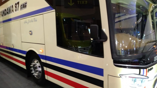 Pintu Depan Bus