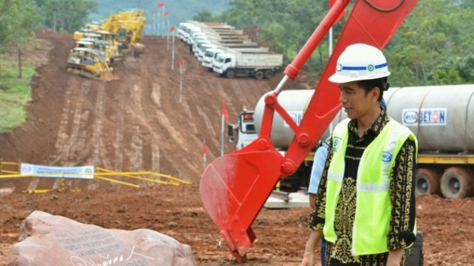 Jokowi Pantau Tol
