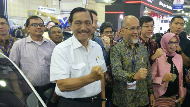 Luhur Binsar Pandjaitan bersama Presiden Direktur PT TMMIN