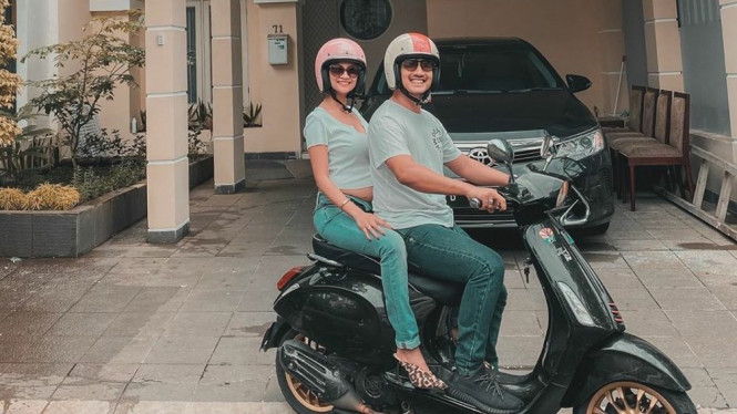 Vanessa Angel bersama suaminya