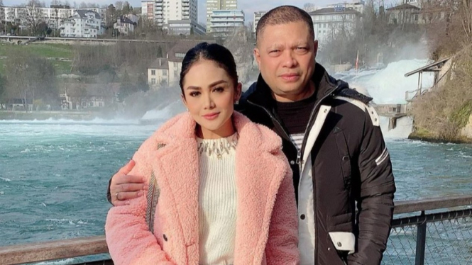 Krisdayanti bersama Raul Lemos di Swiss
