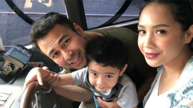 Rafathar bersama Raffi Ahmad dan Nagita Slavina