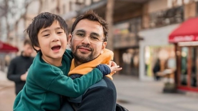 Rafathar bersama Raffi Ahmad