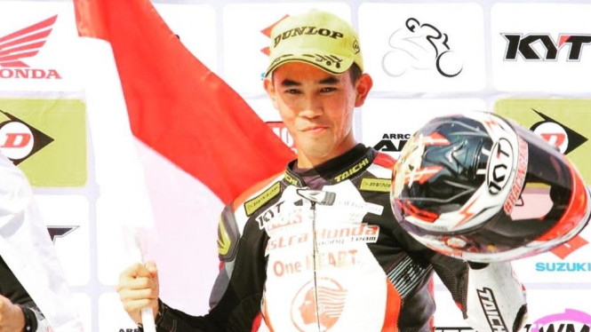 Gerry Salim Lelang Helm