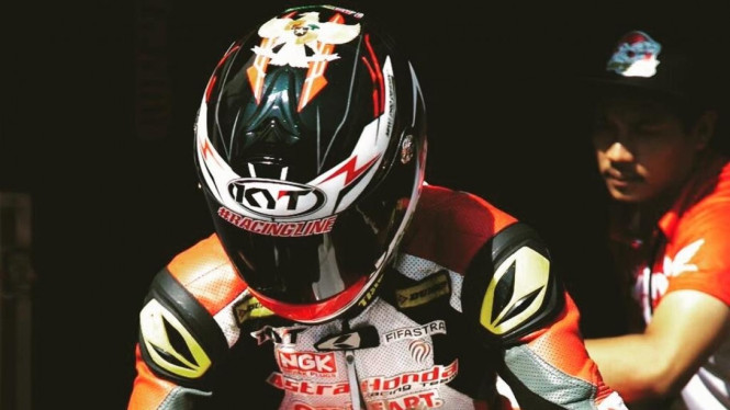 Gerry Salim Lelang Helm