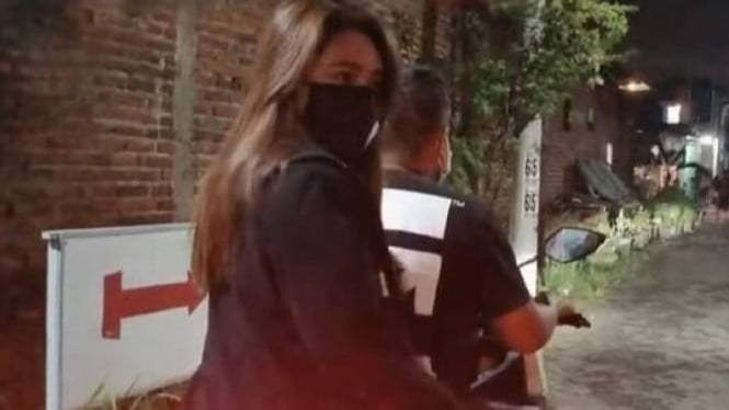 Via Vallen Dibonceng Tak Pakai Helm