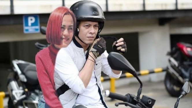 Penyanyi Dangdut Dibonceng Ariel