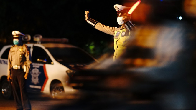 Polisi Amankan Jalan Raya