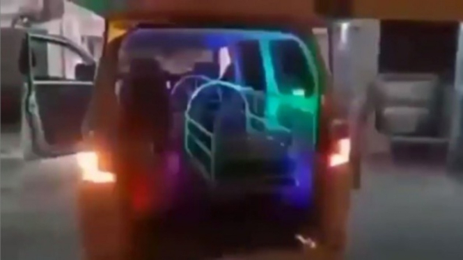 Ambulans Dimodif Pakai Lampu Disko