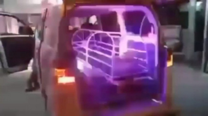 Ambulans Dimodif Pakai Lampu Disko