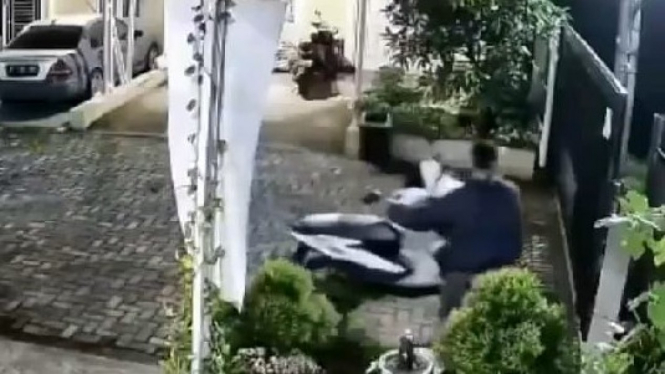 pencuri motor