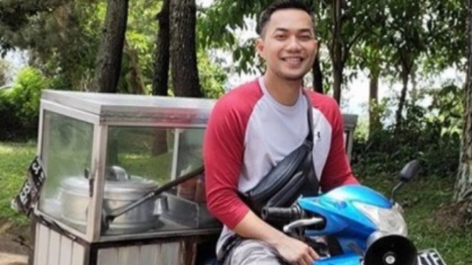Suami Zaskia Gotik