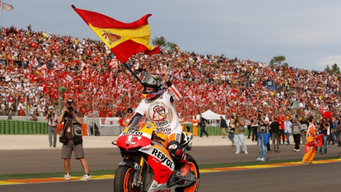 Marquez dengan Bendera Spanyol