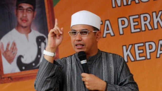 Almarhum ustaz Jeffry Al Buchori (Uje)