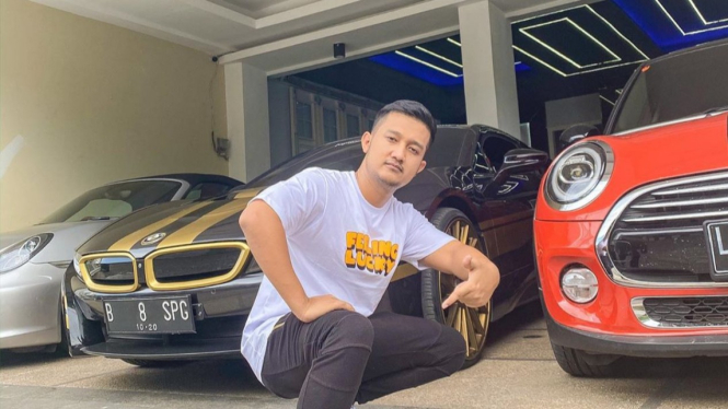 Crazy Rich Surabaya, Tom Liwafa