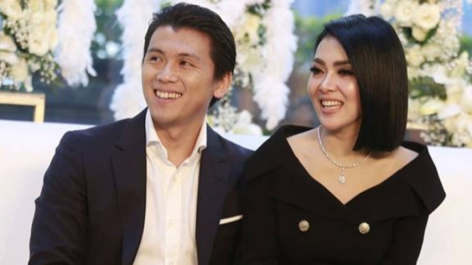 Reino Barack dan Syahrini