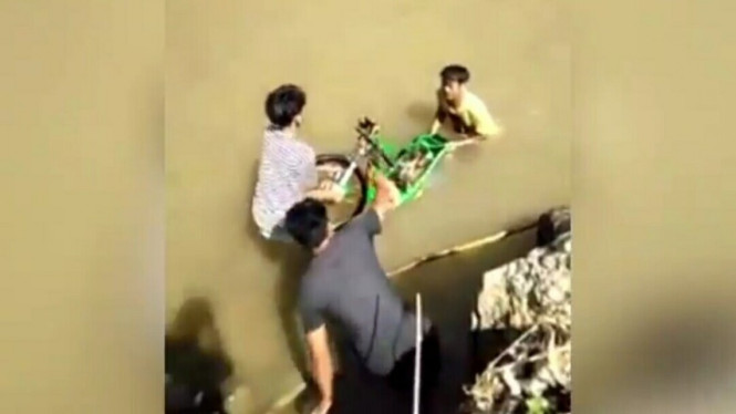 Motor Puluhan Juta Dibuang ke Sungai