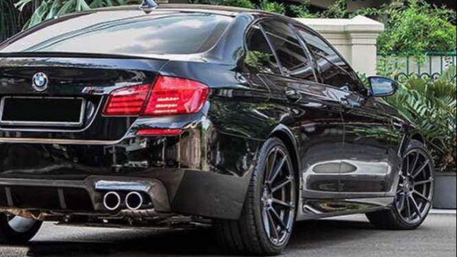 BMW M5 milik Taufik Hidayat