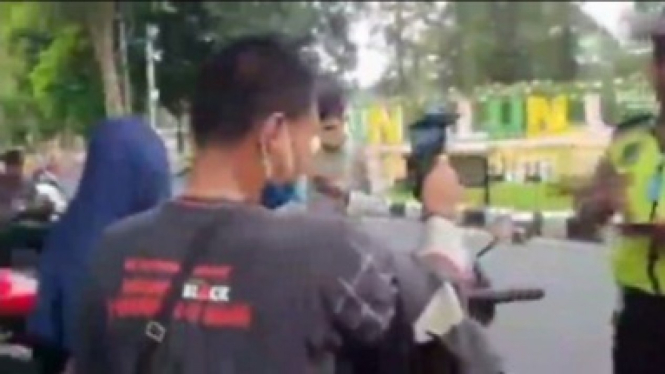 Pakai Masker Tanpa Helm