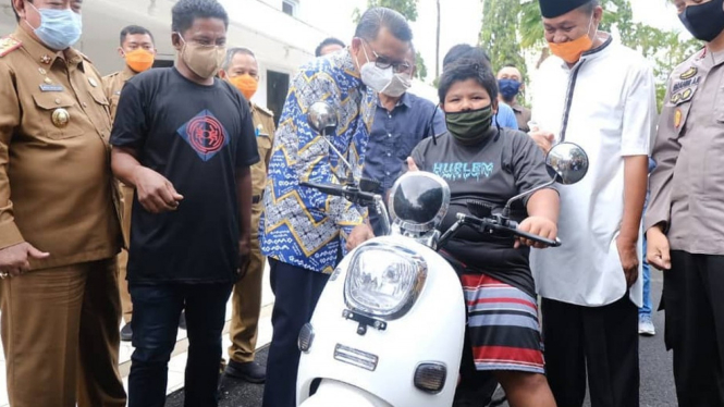 Bocah Korban Bully dapat Motor Listrik