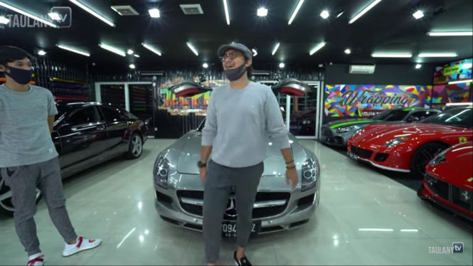 Andre Taulany bersama Mercedes-AMG SLS 63