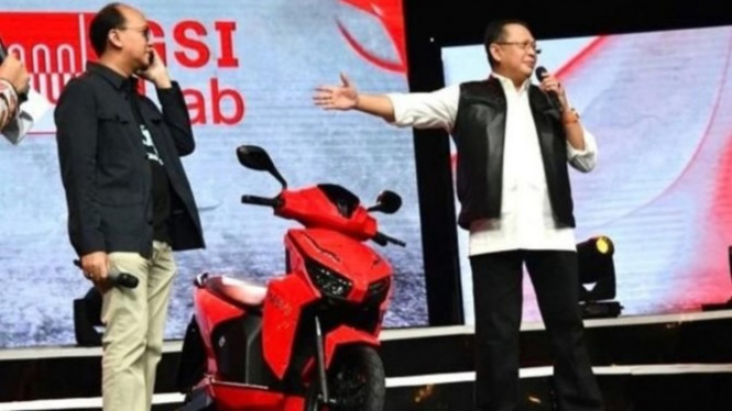 Ketua MPR dalam Lelang Motor Listrik