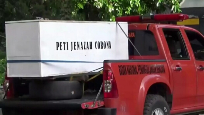 Mobil Bawa Peti Jenazah Corona