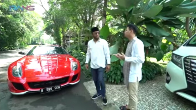 Raffi Ahmad sedang nego mobil Andre Taulany