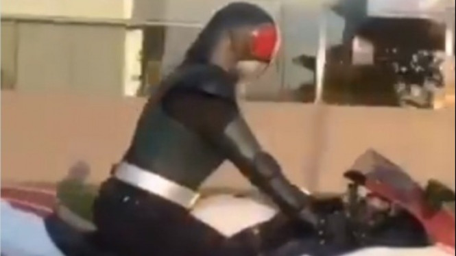 Ksatria Baja Hitam di Gading Serpong