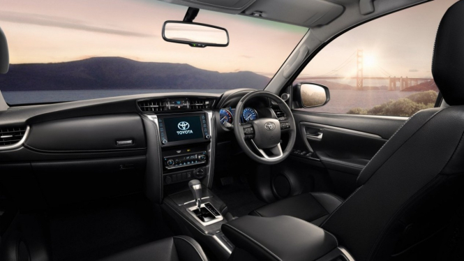 Interior Toyota Fortuner baru