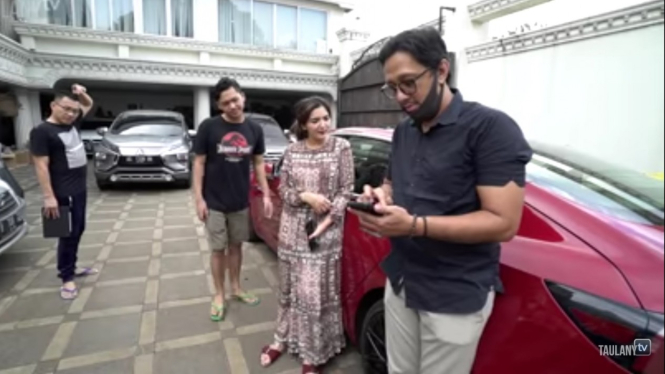 Anang Hermansyah dan Ashanty tertrik beli Tesla Model 3