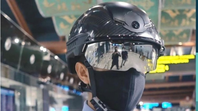 Helm pintar Angkasa Pura II di Bandara Soeta