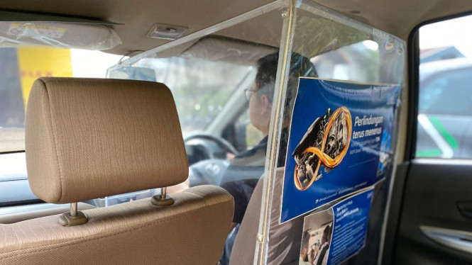 Sekat antara sopir taksi online dengan penumpang