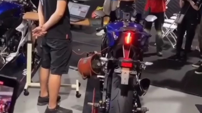 Yamaha R6 bersuara Happy Birthday