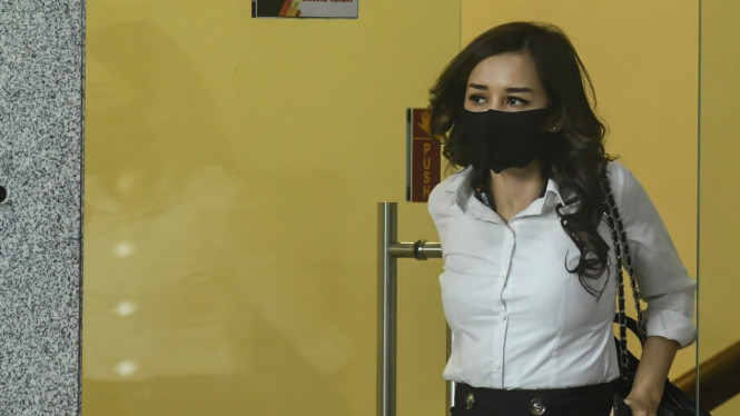 Sales Counter Mitsubishi Tia Puspita Sari