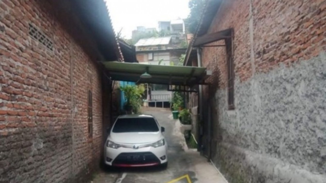Mobil Ketua RT asal Parkir