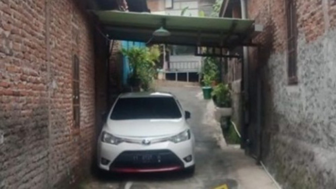 Mobil Ketua RT asal Parkir