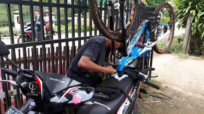 Angkut Sepeda Pakai Motor