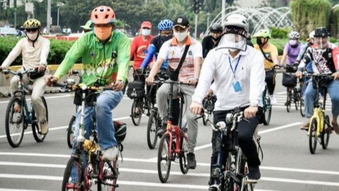 Keterlaluan Viral Video Rombongan Sepeda Masuk Ke Tol Jagorawi