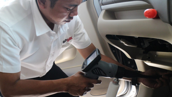 Servis AC mobil cara canggih