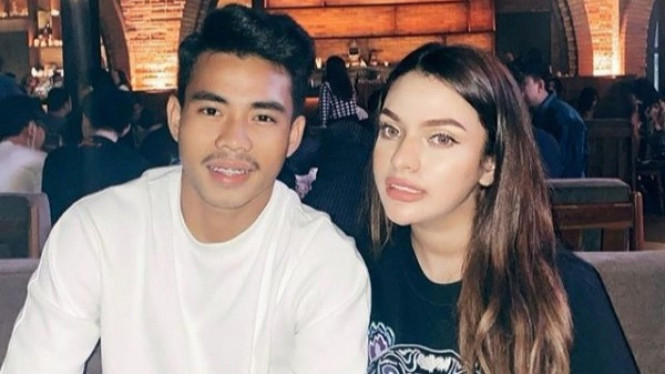 Nurhidayat dan pacarnya.